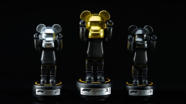 Topolino o un orsacchiotto? Il trofeo del GP degli Usa sembra un giocattolo