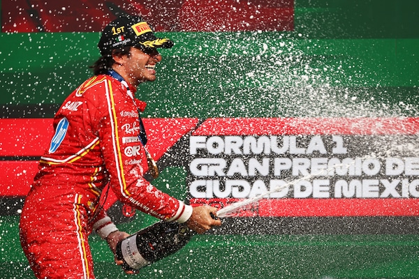 Ferrari, le foto del trionfo di Sainz in Messico
