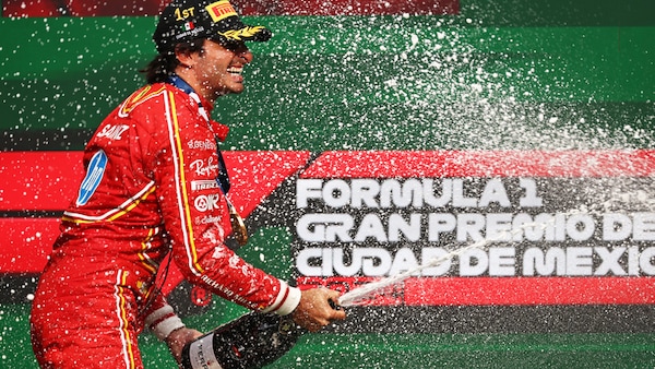 Ferrari, le foto del trionfo di Sainz in Messico
