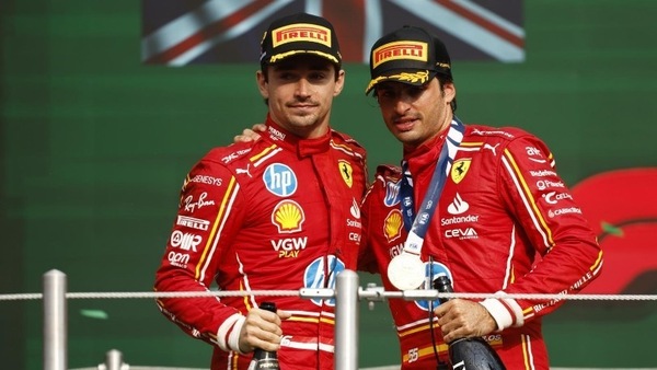 Ferrari "combattuta" tra Sainz e Leclerc: è il momento degli ordini di scuderia?