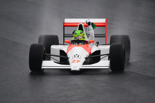 Hamilton, che spettacolo con la McLaren di Senna