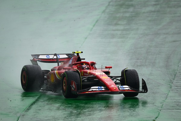 Sainz: non è una Ferrari da bagnato, ripartiamo da Las Vegas