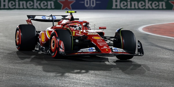 Sainz e Vasseur, a Las Vegas è dura: "Pensiamo alla gara, c'è da lavorare"