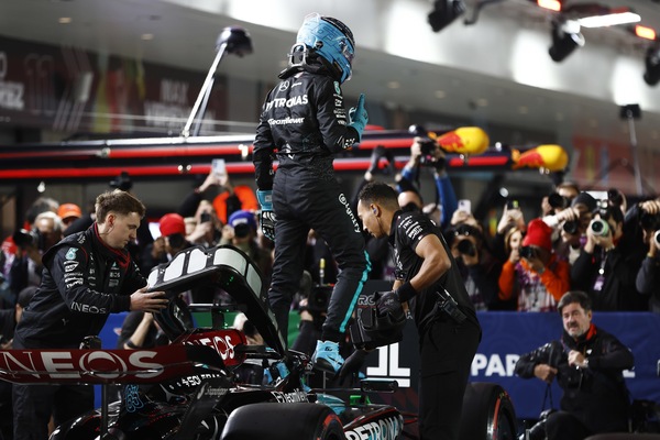 Qualifiche GP Las Vegas: Russell si prende la pole, ma Sainz brilla in prima fila