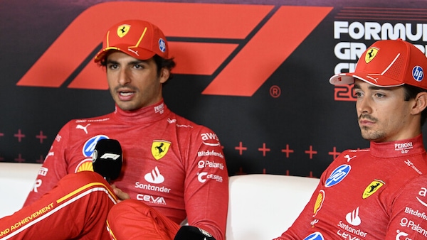 Leclerc al veleno: "Con Sainz ci diciamo le cose, poi va diversamente". E sbotta via radio