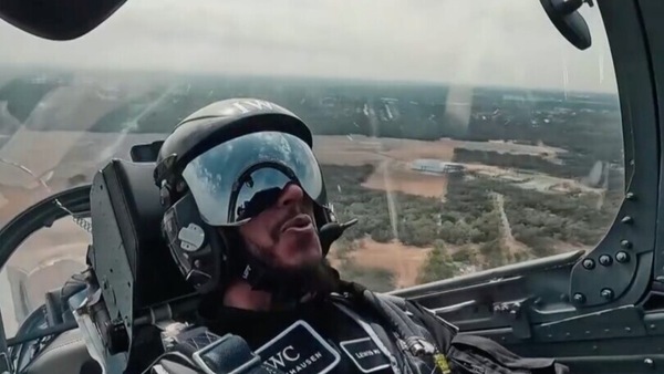 Hamilton, dalle supercar ai jet fino allo... spazio: è diventato anche astronauta!