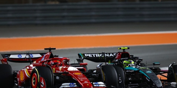 Leclerc e il duello estremo con Hamilton: il sorpasso della Ferrari è un capolavoro