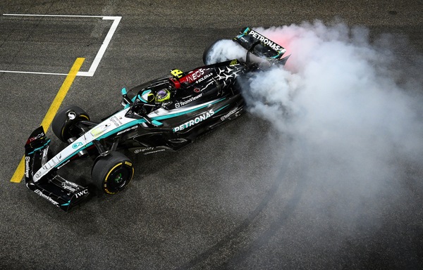 Hamilton e Mercedes, si chiude un'epoca: a Brackley Lewis è diventato leggenda