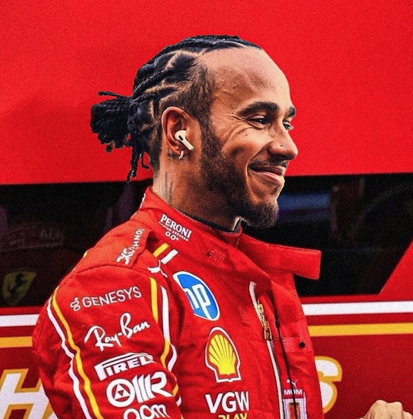 Svelato il nuovo volante Ferrari di Lewis Hamilton