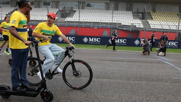 Occhio al triangolo Rosso: lui, lei, l'altro!