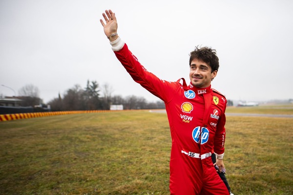 Test Ferrari, a Barcellona Leclerc in pista