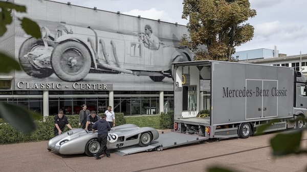 Mercedes W196 R fa la storia: è l'auto da corsa più cara di sempre