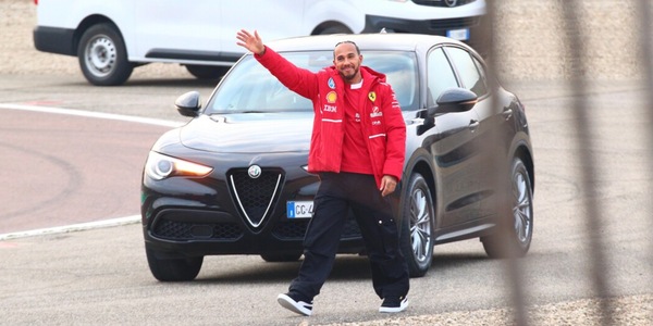 Hamilton: "Passione per la Ferrari lascia senza parole"