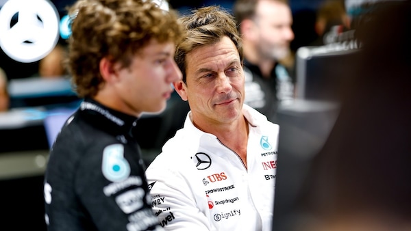 Wolff chiede una Mercedes W16 competitiva e costante