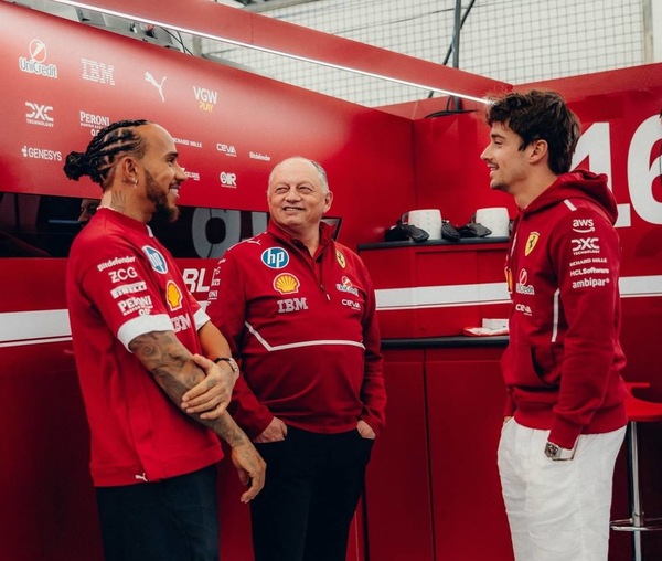 Leclerc ed Hamilton all'evento Ferrari a Milano: tutto ciò che devi sapere
