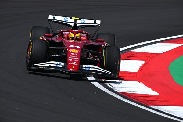 Hamilton, prima volta in "pole" con la Ferrari: Cina di nuovo amica