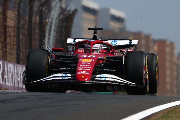 Leclerc: "Hamilton più veloce di me, speriamo di fare entrambi una bella Sprint"