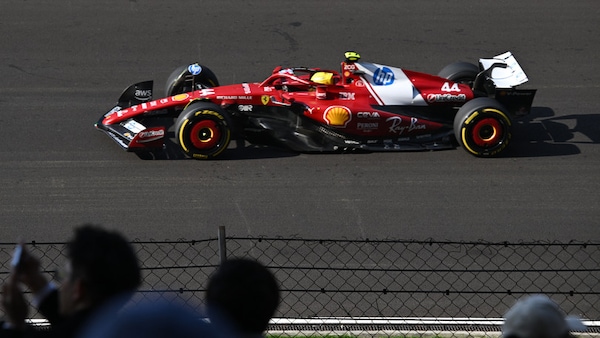 Hamilton fa la pole per la Gara Sprint in Cina: che stupore via radio!