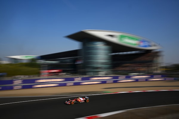 GP Cina, Sprint Race: vince Hamilton! Battuti Piastri e Verstappen, Leclerc 5°