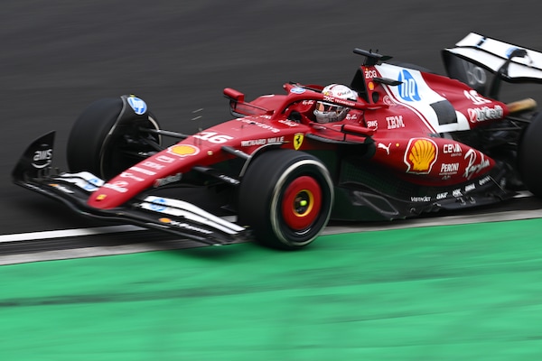Pasticcio Ferrari con Leclerc e Hamilton nel GP Cina: cosa è successo