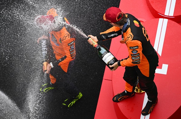 GP Cina, McLaren: 50 sfumature di papaya