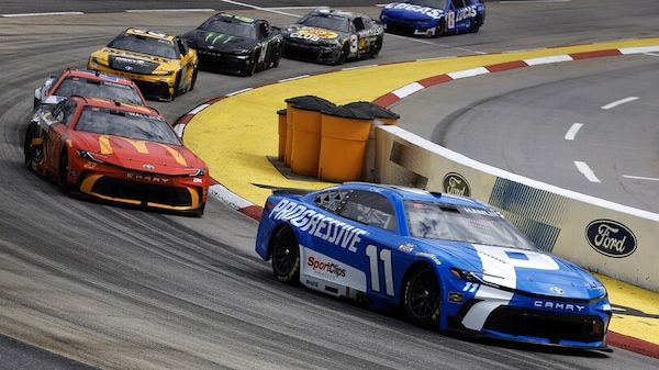 NASCAR: Hamlin si rimette in corsa a Martinsville