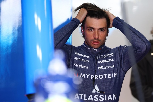 FIA inflessibile, puntuali all'inno nazionale: Sainz multato in Giappone