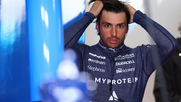 FIA inflessibile, puntuali all'inno nazionale: Sainz multato in Giappone