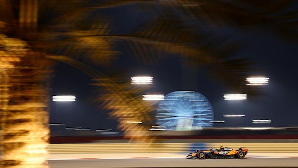 McLaren, venerdì da leoni: weekend in  pugno per le MCL39?