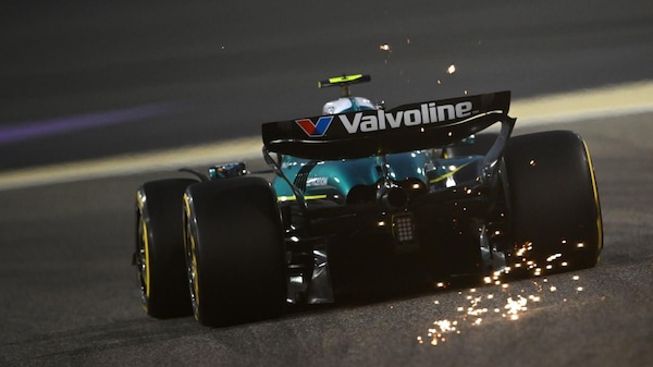 Alonso, che paura: resta con il volante in mano mentre corre le FP2