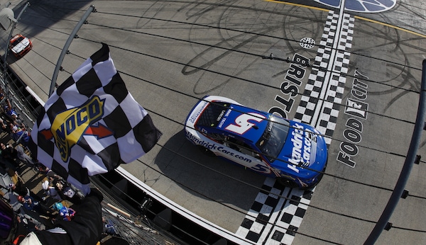NASCAR: nessuno può fermare Larson a Bristol