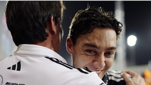 George Russell eroe nel deserto di Sakhir