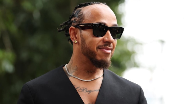 Hamilton: "Che disagio agli inizi in F1: non ero me stesso con l'abbigliamento"