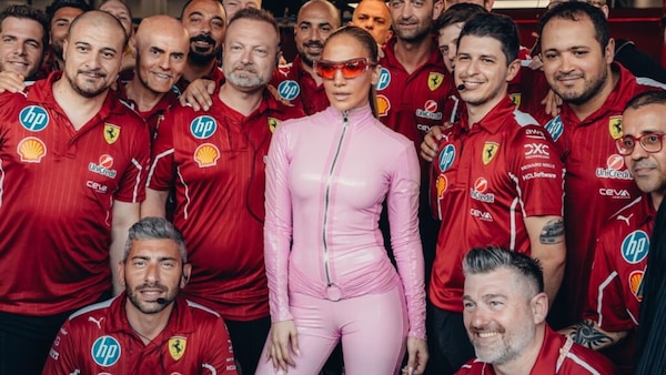 Ferrari, Jennifer Lopez nei box della Rossa in Arabia Saudita