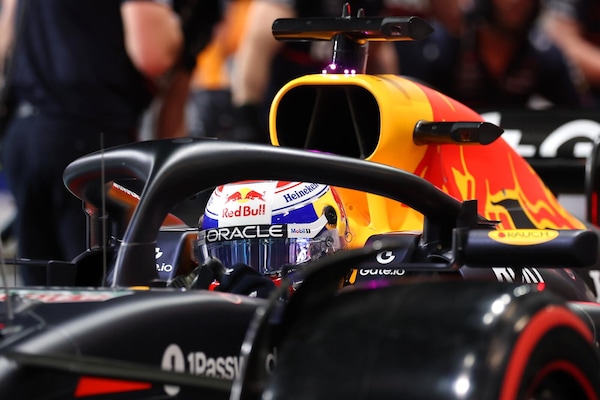 Verstappen firma la pole a Jeddah, Norris va a muro in Q3, lontane le Ferrari