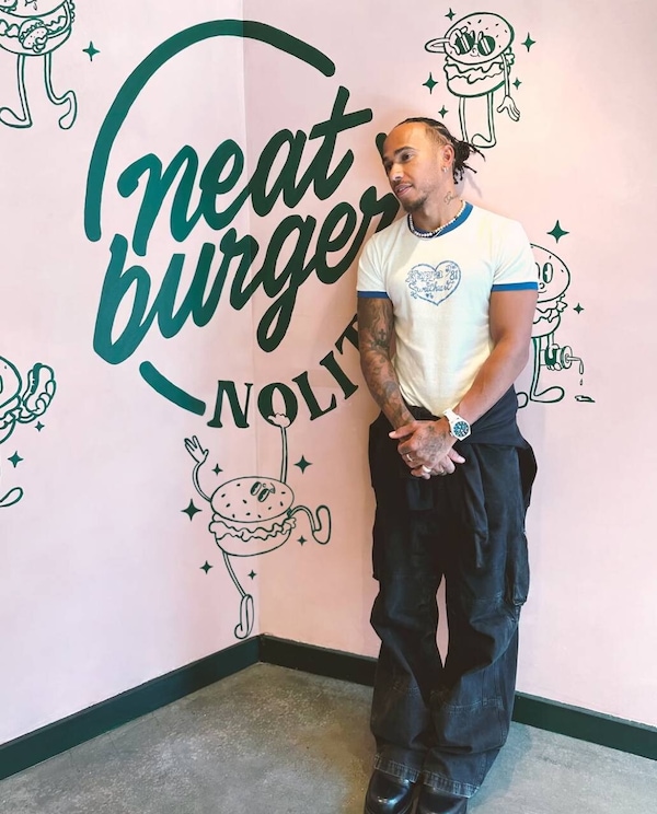 Hamilton chiude la sua catena vegana: i piloti investono nel food