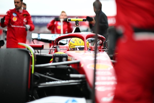 Cento giorni di Hamilton in Ferrari: attese, difficoltà e giudizi