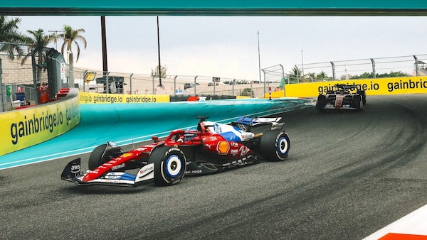 Ferrari, i team radio tra Hamilton il muretto e Leclerc: scintille per una settima posizione