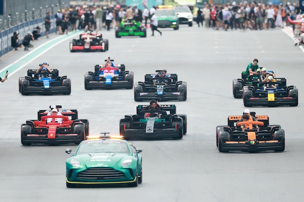 GP Miami: i 20 piloti sfilano su monoposto Lego