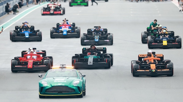 GP Miami: i 20 piloti sfilano su monoposto Lego