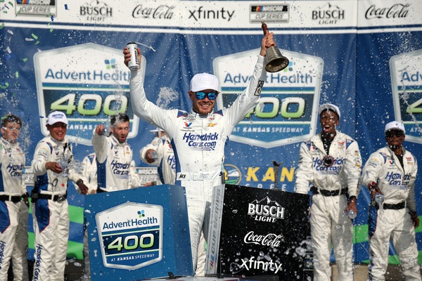 Nascar: anche in Kansas Larson non lascia scampo