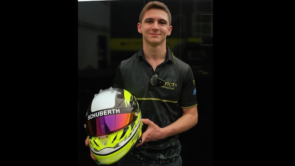 Leonardo Fornaroli svela in anteprima ad Autosprint il casco per il GP di Imola, è un tributo ad una persona speciale