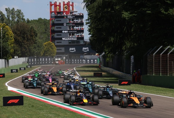 F1, la classifica Costruttori dopo Imola: Ferrari recupera su Mercedes