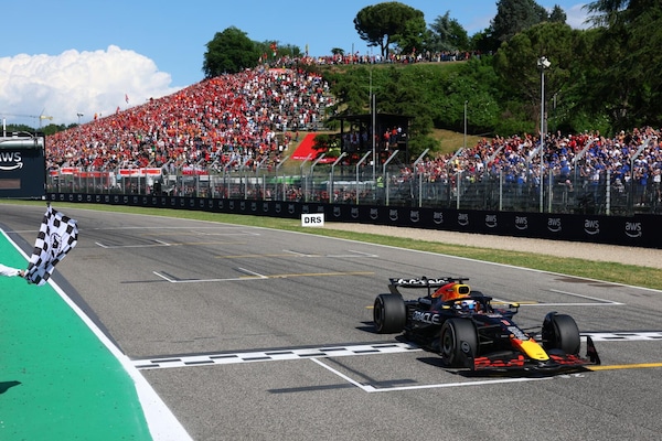 Verstappen, regalo alla Red Bull nel giorno dei 400 GP: il mondiale è ancora possibile