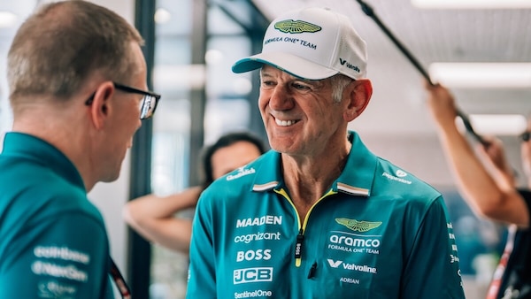 Newey "debutta" in Aston Martin, al muretto per osservare da vicino le operazioni