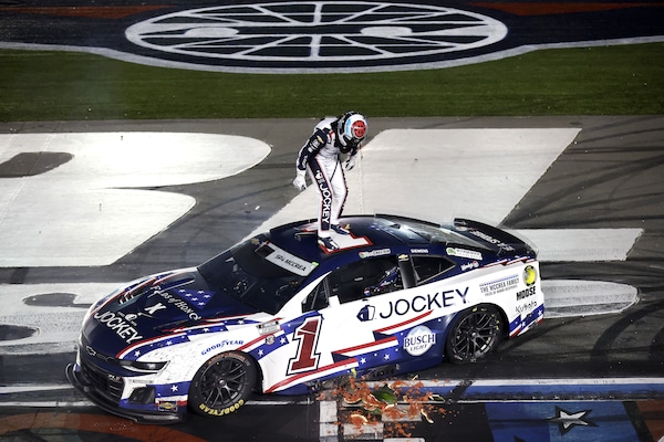 NASCAR: Chastain da ultimo a primo