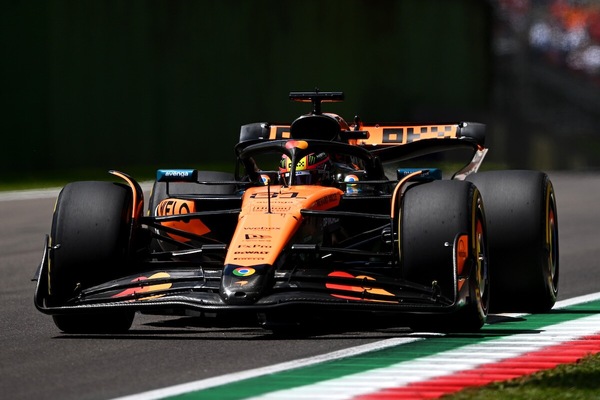 Super McLaren in Spagna? Stella cauto sulle curve veloci di Barcellona
