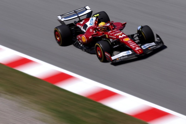 Ferrari a mezzo secondo da McLaren, con la strategia si punta al podio: Leclerc d'accordo con la scelta gomme