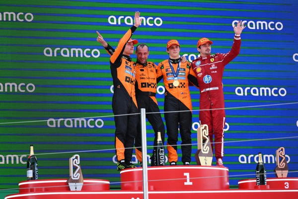Piastri trionfa a Barcellona, è doppietta McLaren. Niente penalità per Leclerc: è 3°