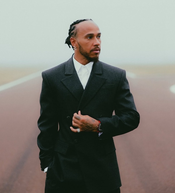 Lewis Hamilton, oltre la pista: un campione tra velocità, cinema e moda